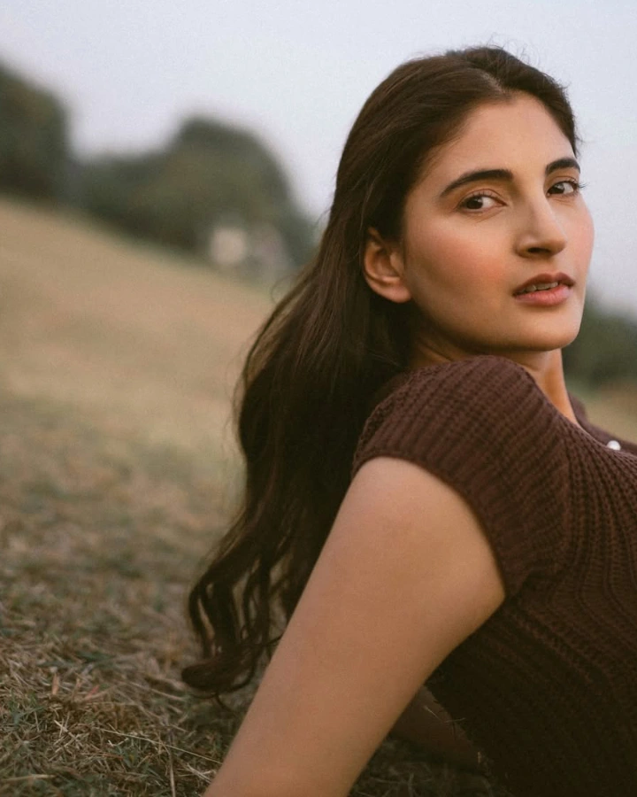 Shivani Raghuvanshi as Roshni Jha13