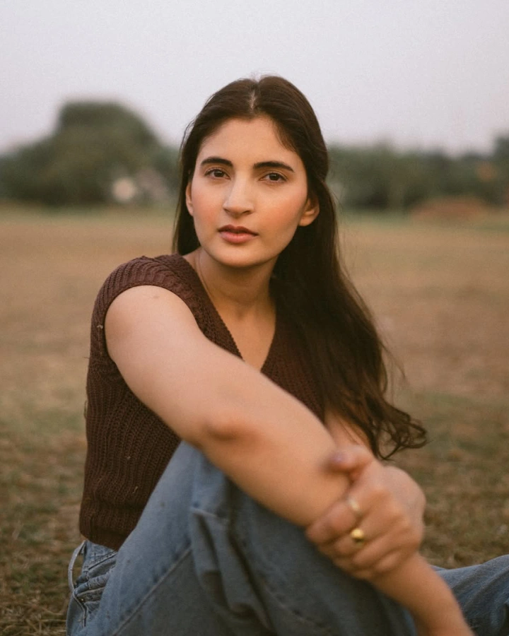 Shivani Raghuvanshi as Roshni Jha14