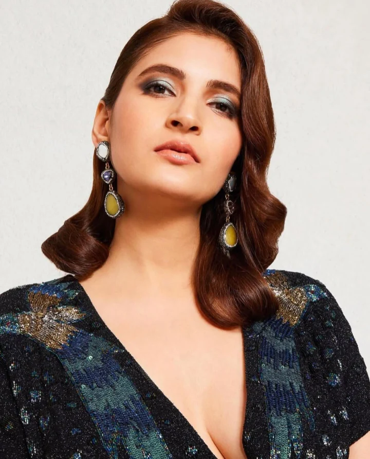 Shivani Raghuvanshi as Roshni Jha2