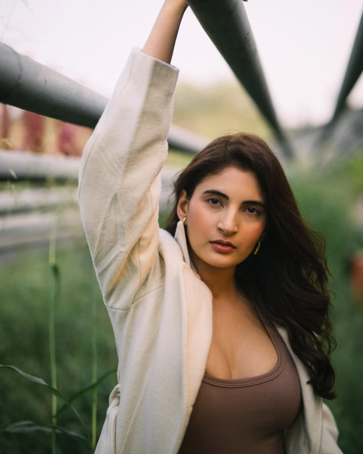 Shivani Raghuvanshi as Roshni Jha20