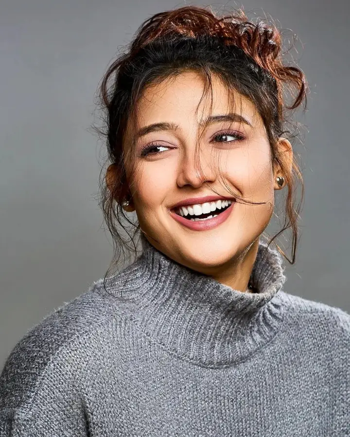Ritika Nayak is also very fond of imitation jewellery and shoes
