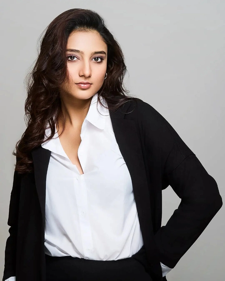 Ritika Nayak's Fabulous Looks