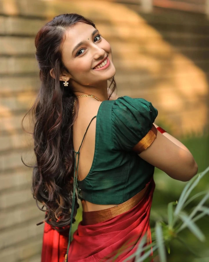 Ritika Nayak's beautiful back