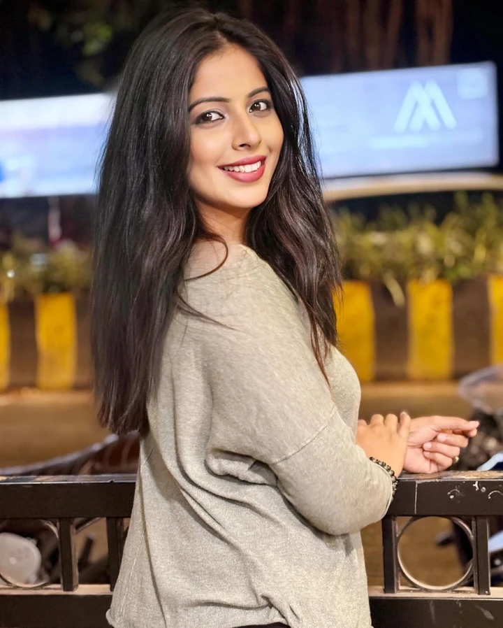 Supriti Shivalkar's Cute Pose for Image