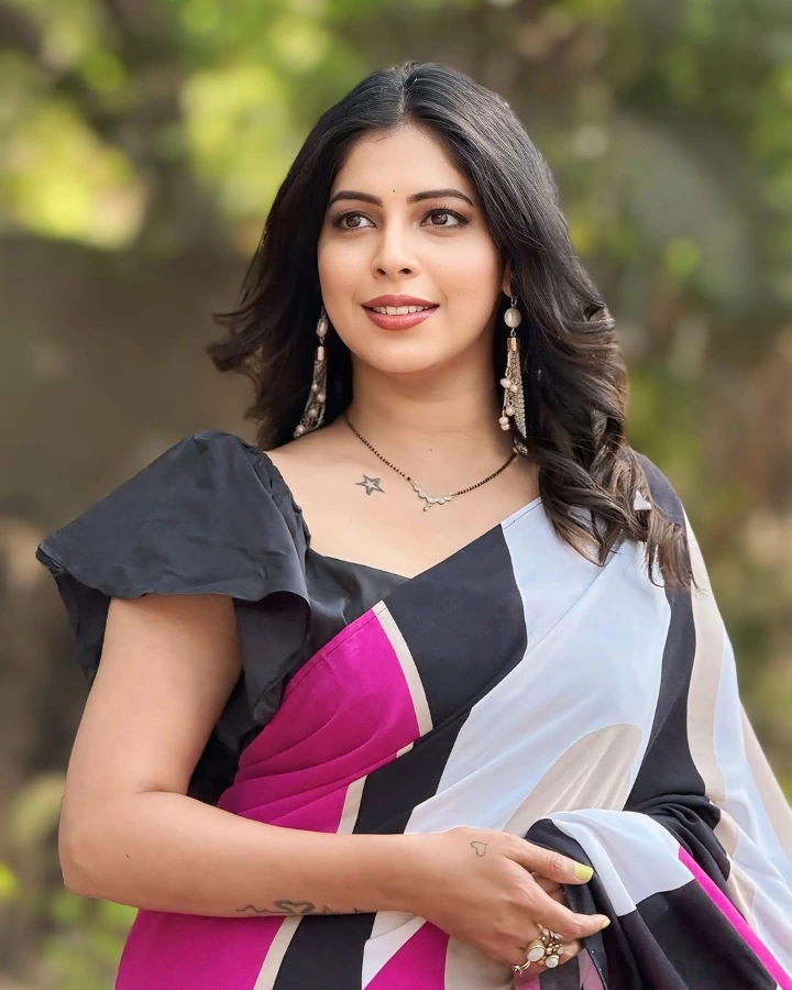 Supriti Shivalkar's Hot Looks in Indian Attire