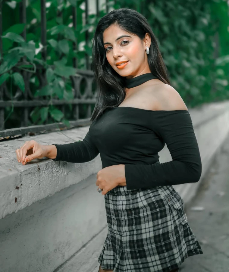 Supriti Shivalkar's Hottest Looks