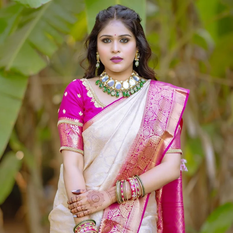 Akshaya Deodhar Age