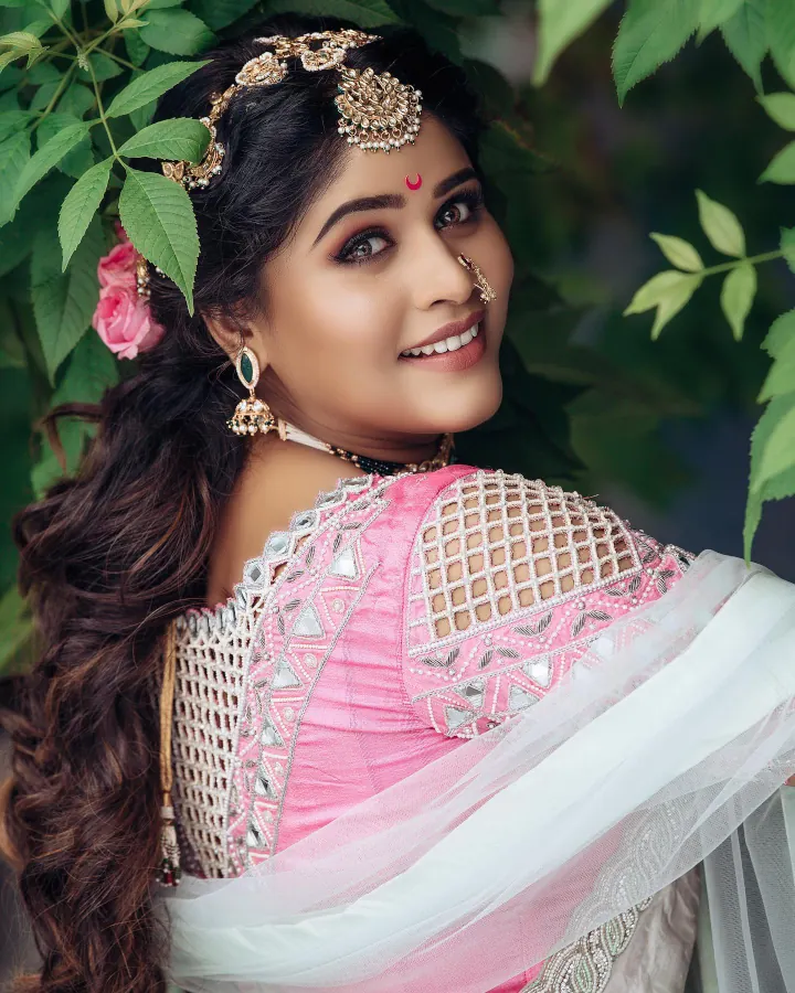 Akshaya Deodhar Biography