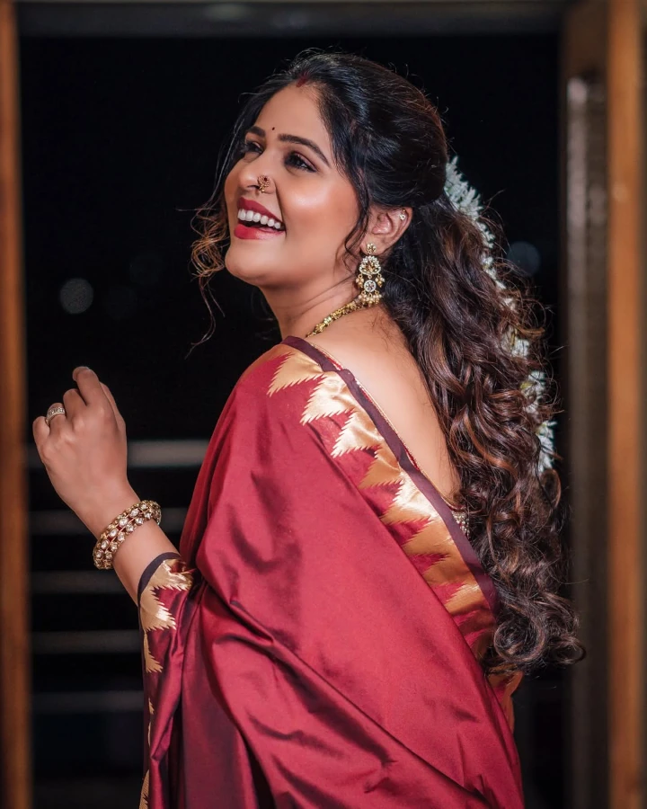Akshaya Deodhar Hot