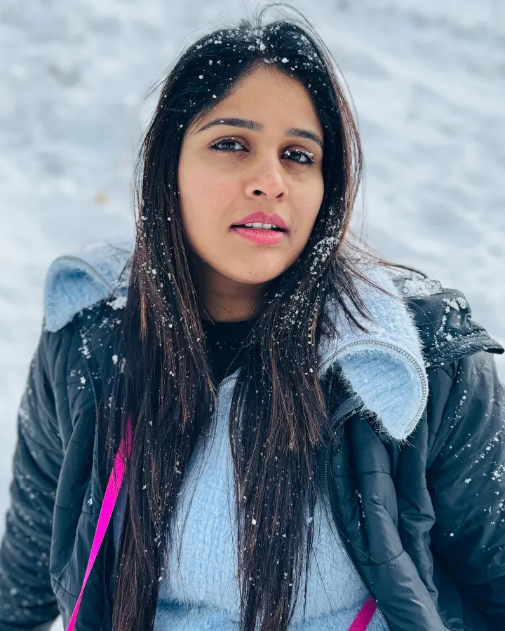 Akshaya Deodhar Instagram Images