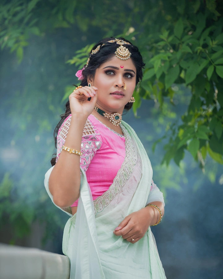 Akshaya Deodhar Social Media