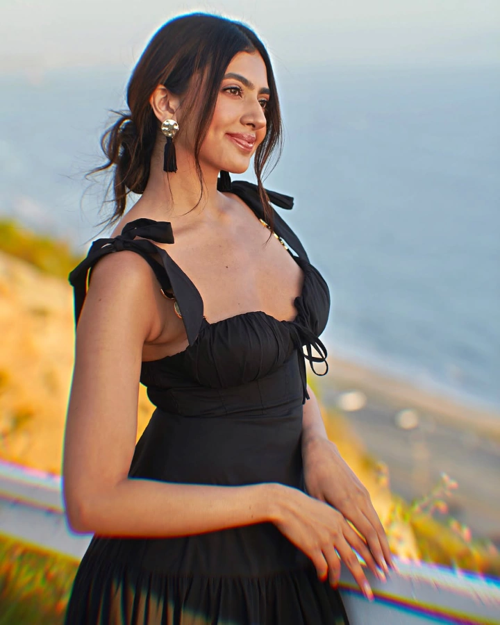Kashika Kapoor Currently Lives in Mumbai, Maharashtra, India
