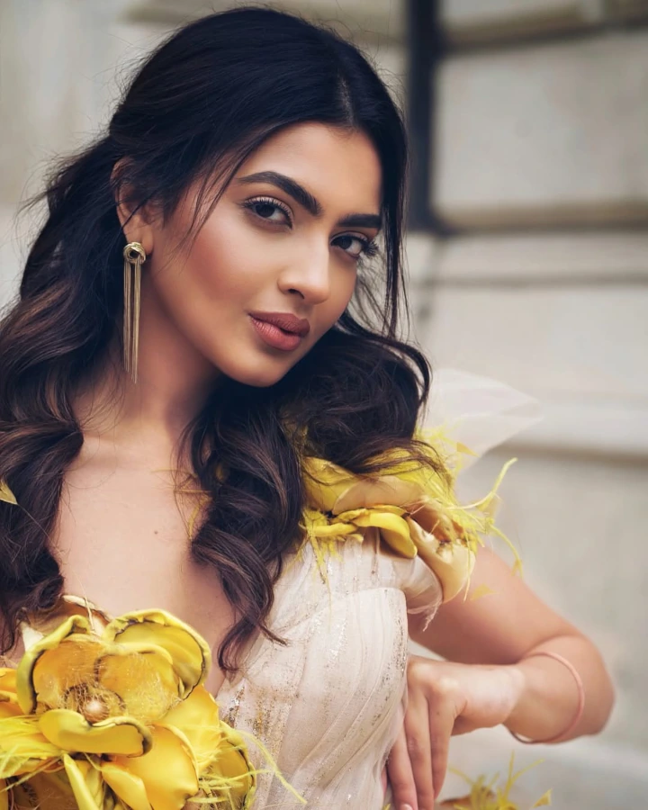 Kashika Kapoor Hottest