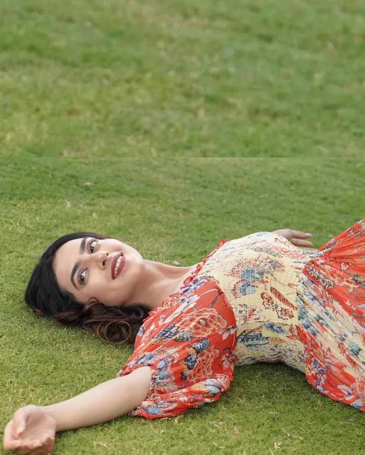Kashika Kapoor Visiting a Garden