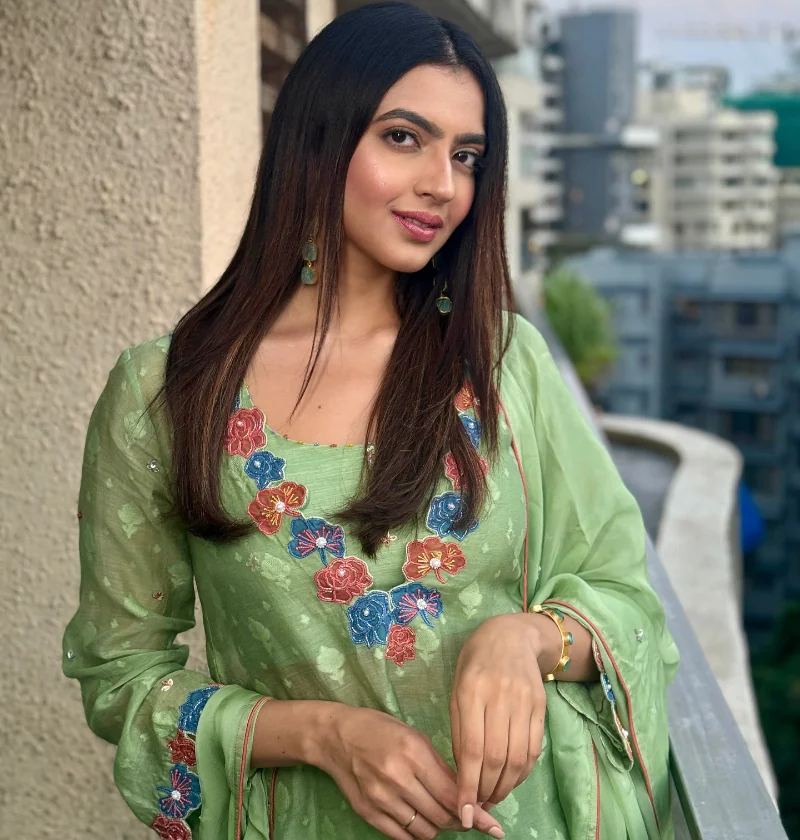 Kashika Kapoor in Her