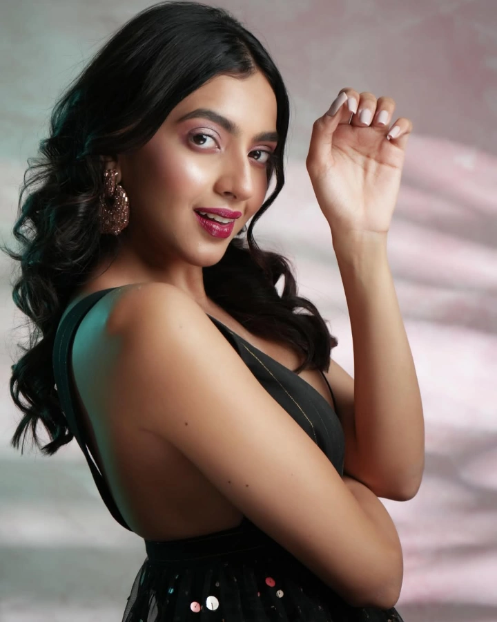Kashika Kapoor was born on February 18th, 2002