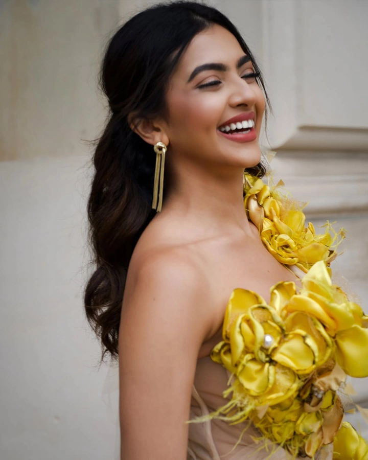 Kashika Kapoor's Cute Smile
