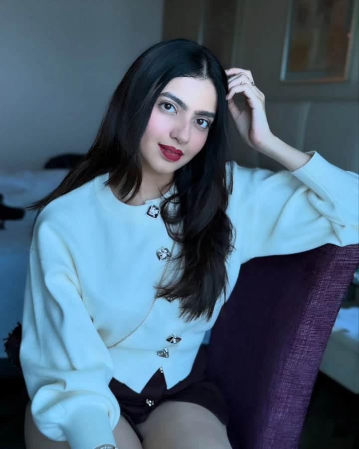 Kashika Kapoor's Pretty Looks