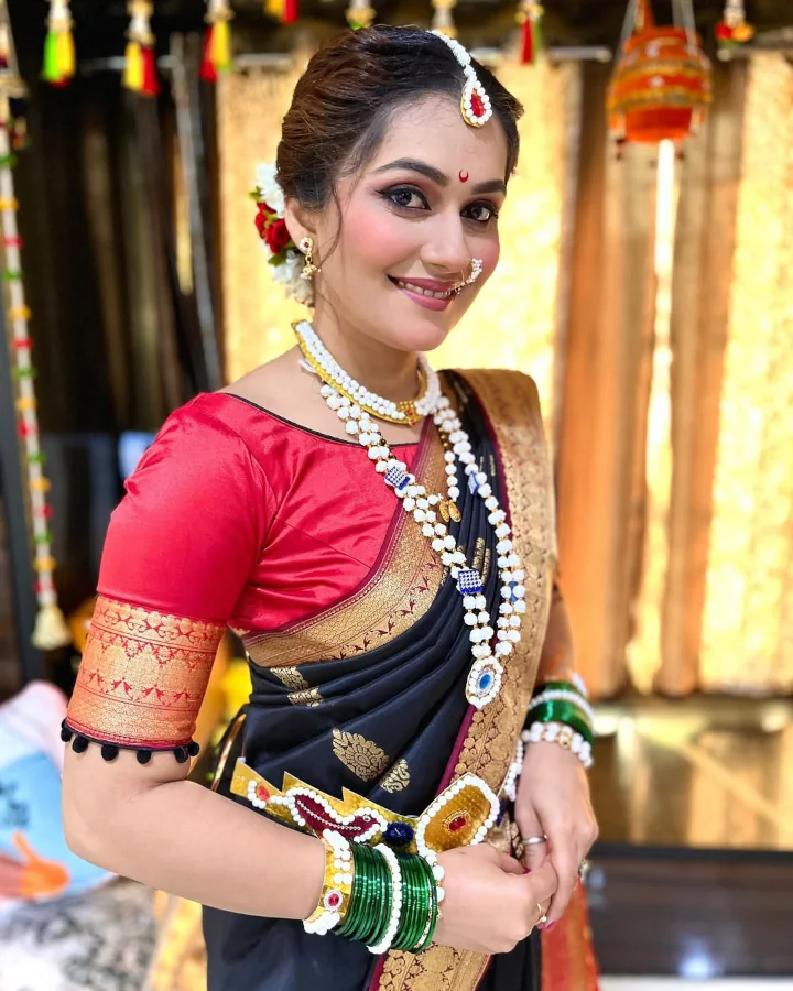 Priyanka Malviya in Hot Saree Image