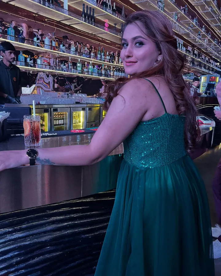 Priyanka Malviya's beautiful back