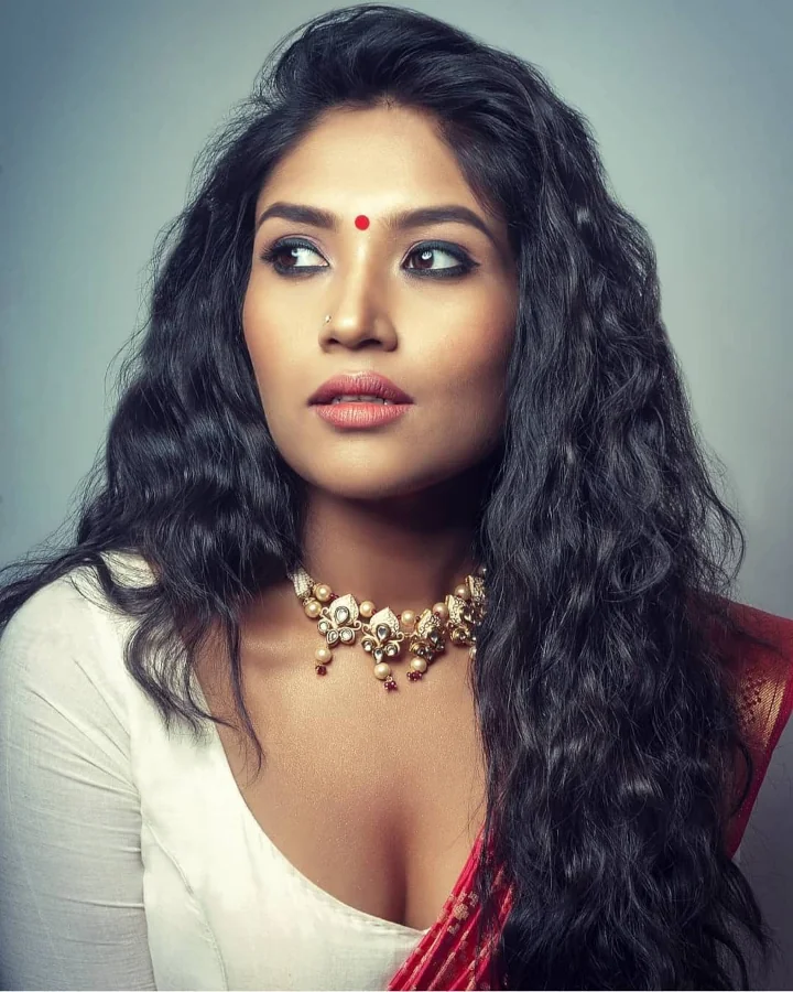 Shruti Bapna Biography