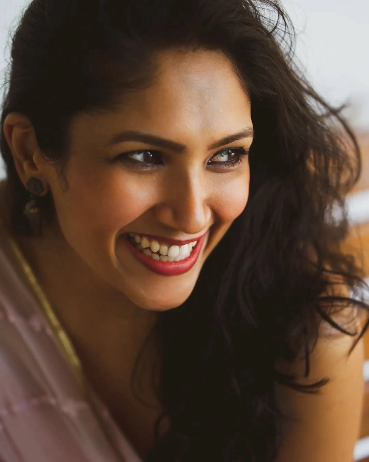 Shruti Bapna Cute Image