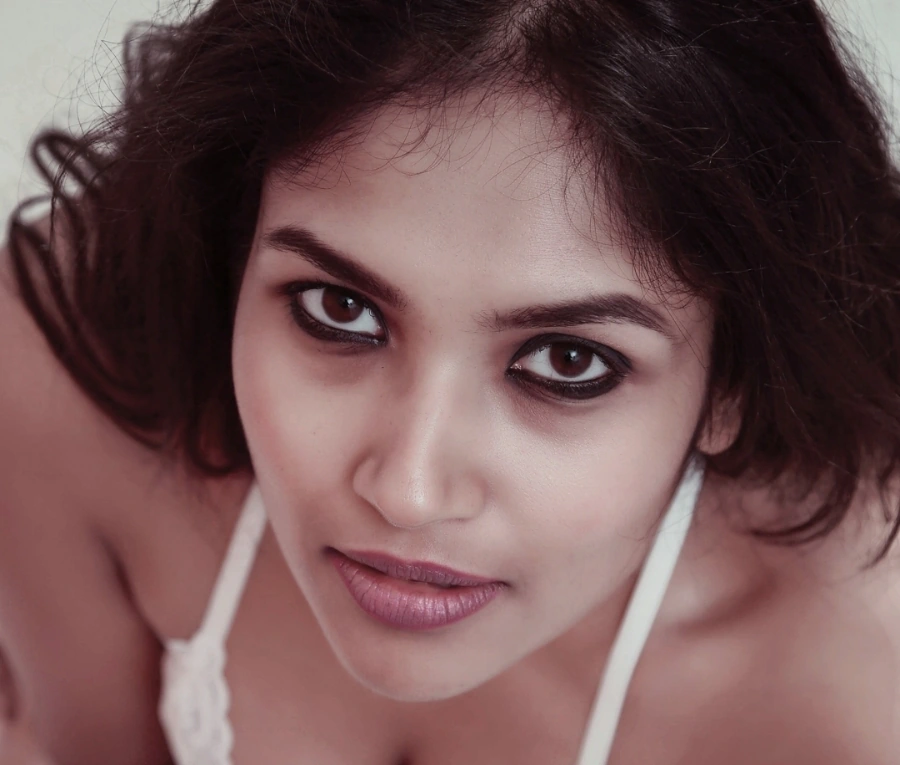 Shruti Bapna Hot