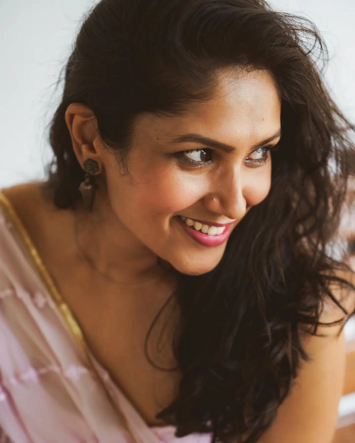 Shruti Bapna Movie List