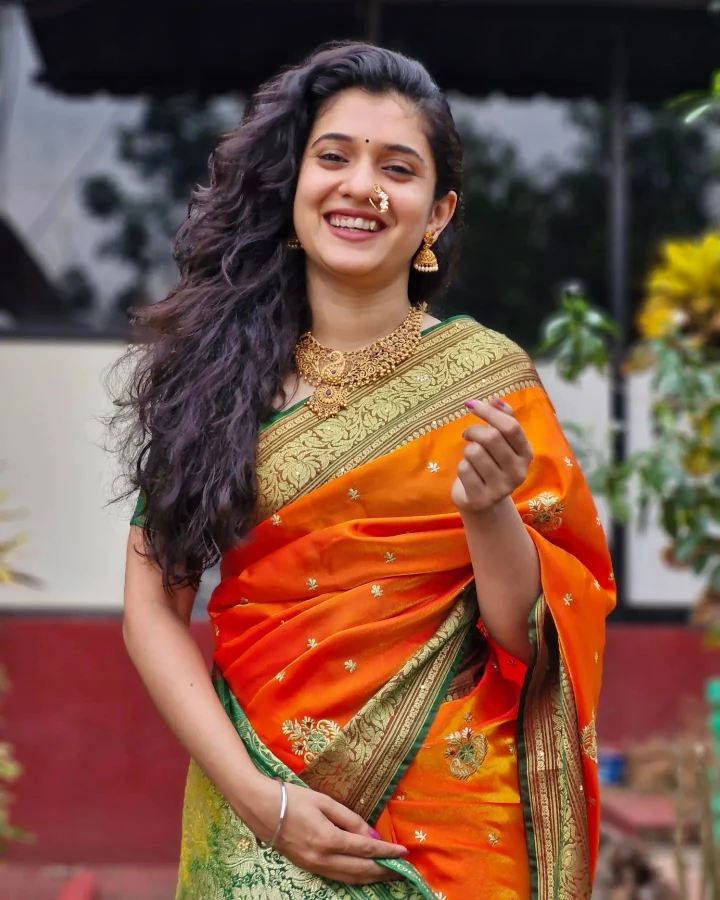 Vaishnavi Kalyankar is very much in love of doing nail art