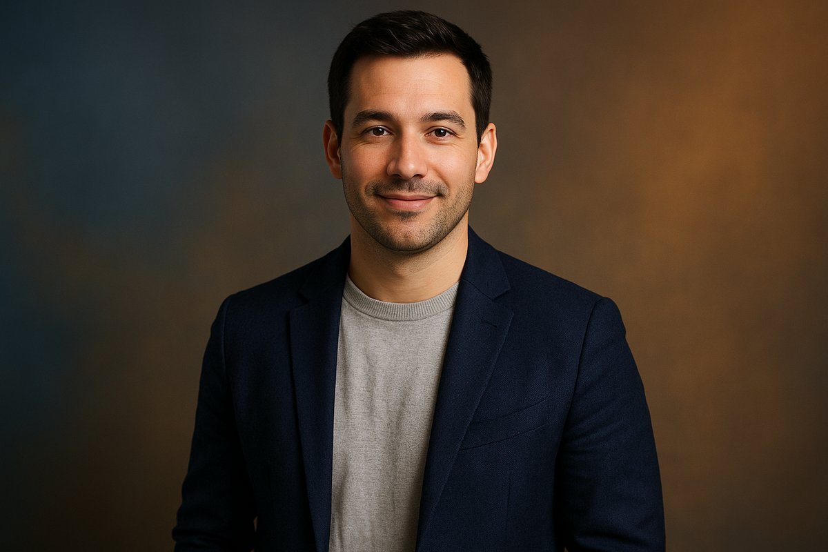 how old is chris hughes