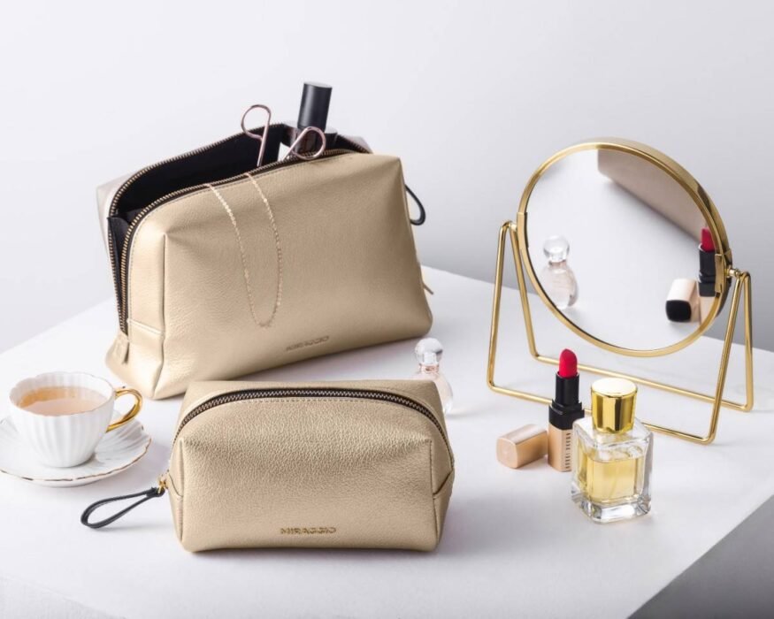 5-travel-pouches-every-frequent-traveller-should-o-1