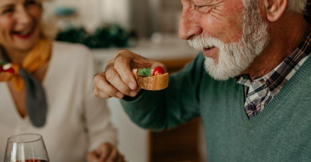 eating-with-new-dentures-common-challenges-and-how-1