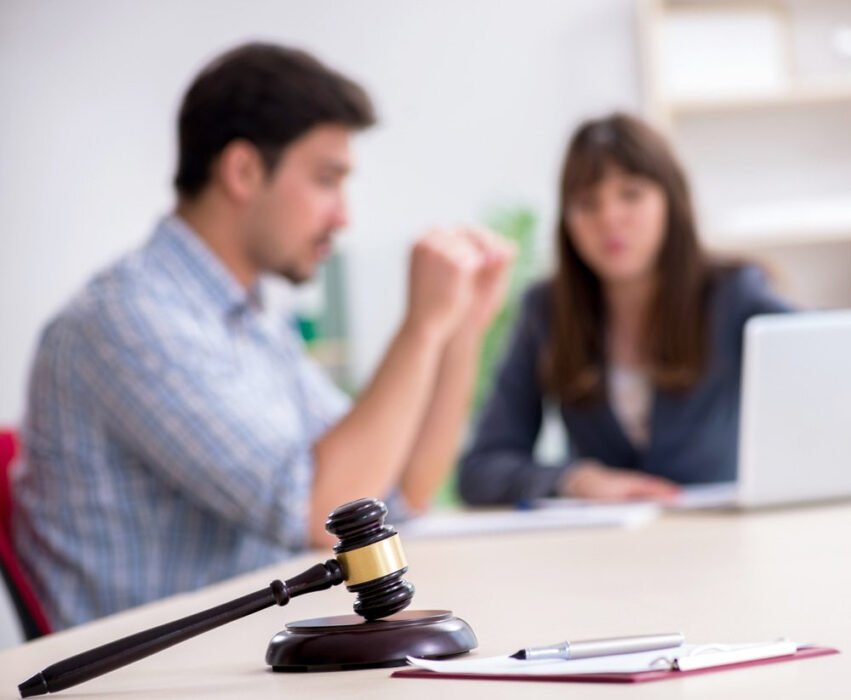 how-to-choose-the-best-divorce-lawyer-a-complete-g-1