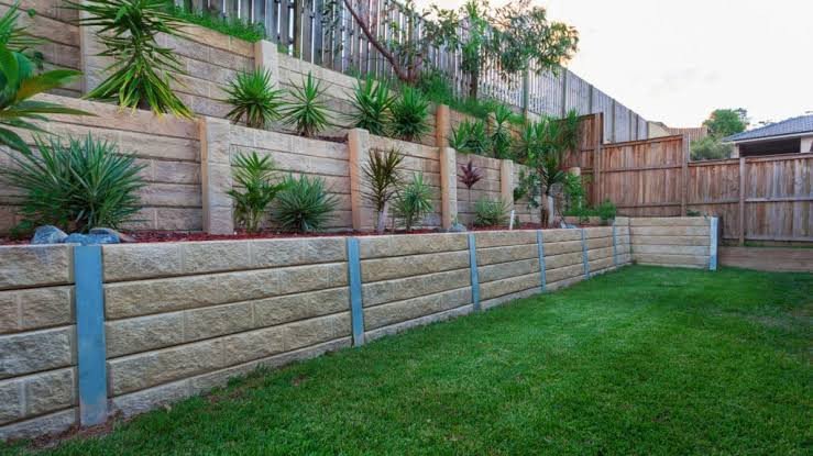 retaining-wall-cost-how-much-to-budget-by-material-1