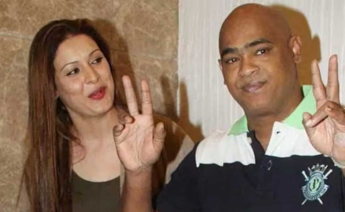 Andrea Hewitt Vinod Kamblis Wife